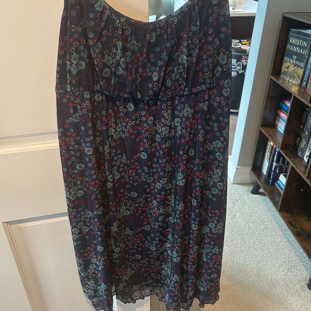 Elegant Floral Midi Skirt in Navy and Red